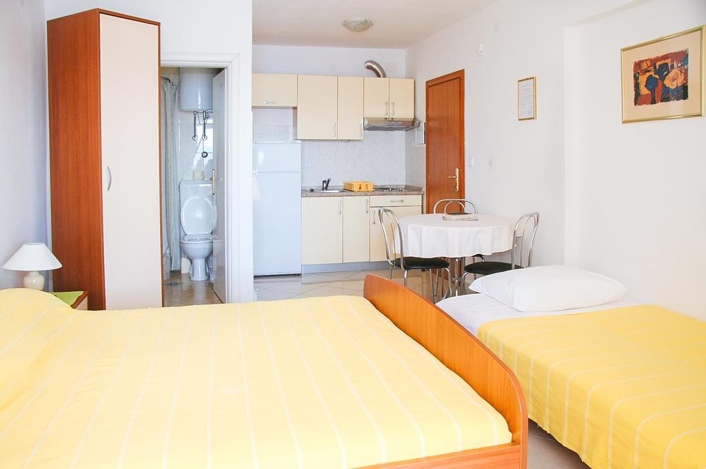 Apartments Dada Omiš Zimmer foto